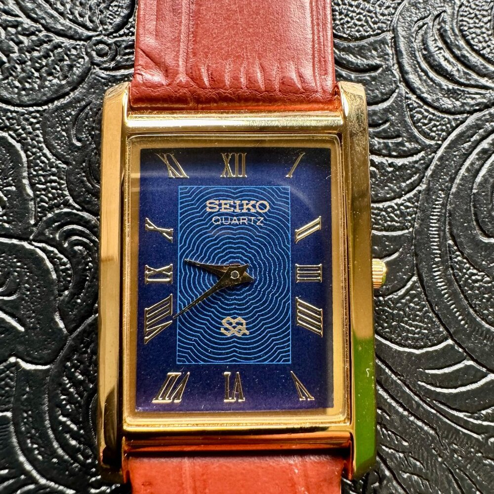 BLUE DIAL VINTAGE SEIKO SLIM MEN'S WRIST WATCH-new battery and new strap